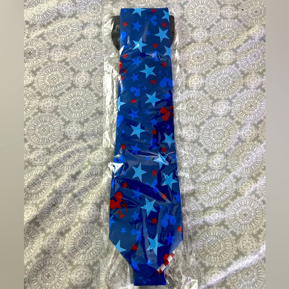 Disney parks, red White and blue American flag Mickey OS tie NWT!🇺🇸♥️💙